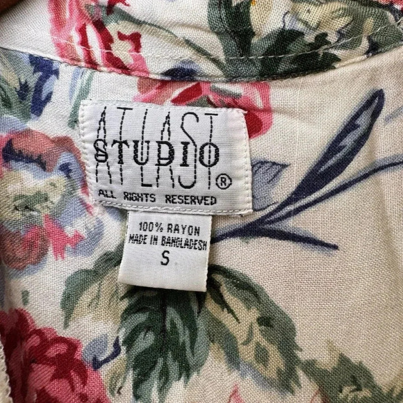 Atlast Studio Woman White Floral Blouse Button Shirt Cottage Top Size Small - Picture 4 of 6